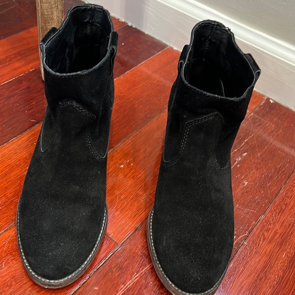 Dolce vita suede ankle boot